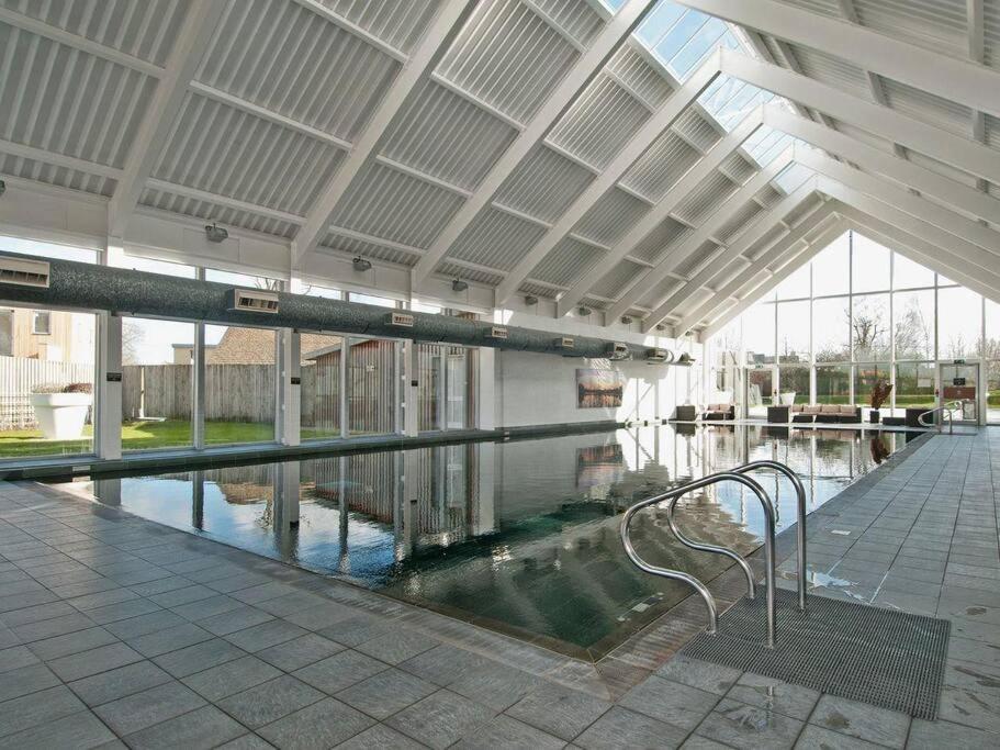 Cotswolds Lake Side Home With Luxury Spa Swallows Nest,Lower Mill Estate, Lakeside Home And Spa With A Harry Potter Cupboard Under The Stairs Somerford Keynes Esterno foto